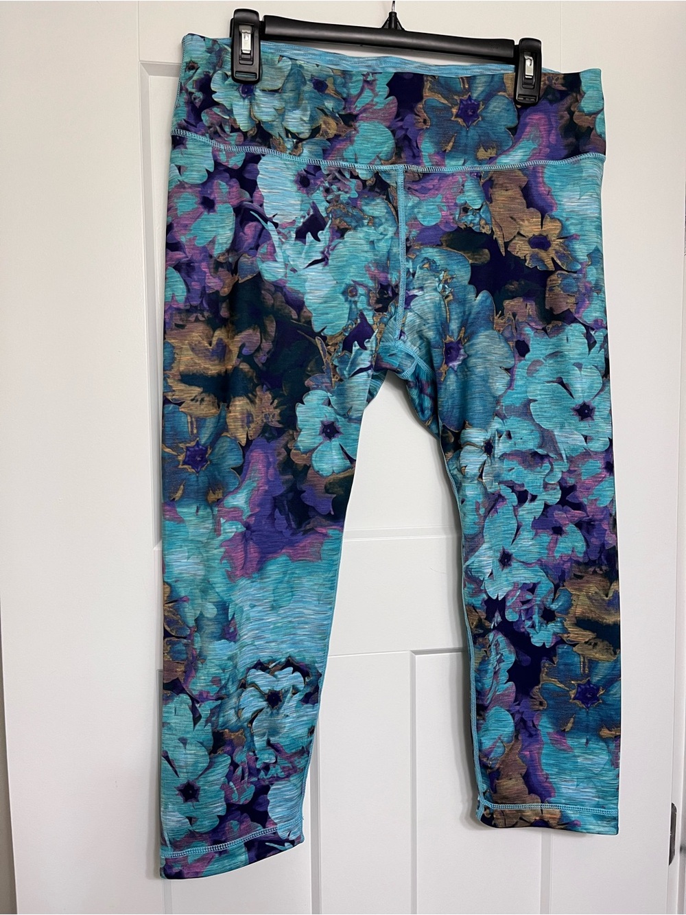 Women’s Floral Stretch Active Capris Leggings - Turquoise Blue